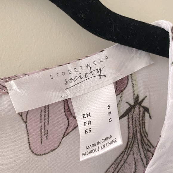 White Bell Sleeve Top with Floral Design in Size S: Perfect for Any Occasion! - Picture 2 of 3